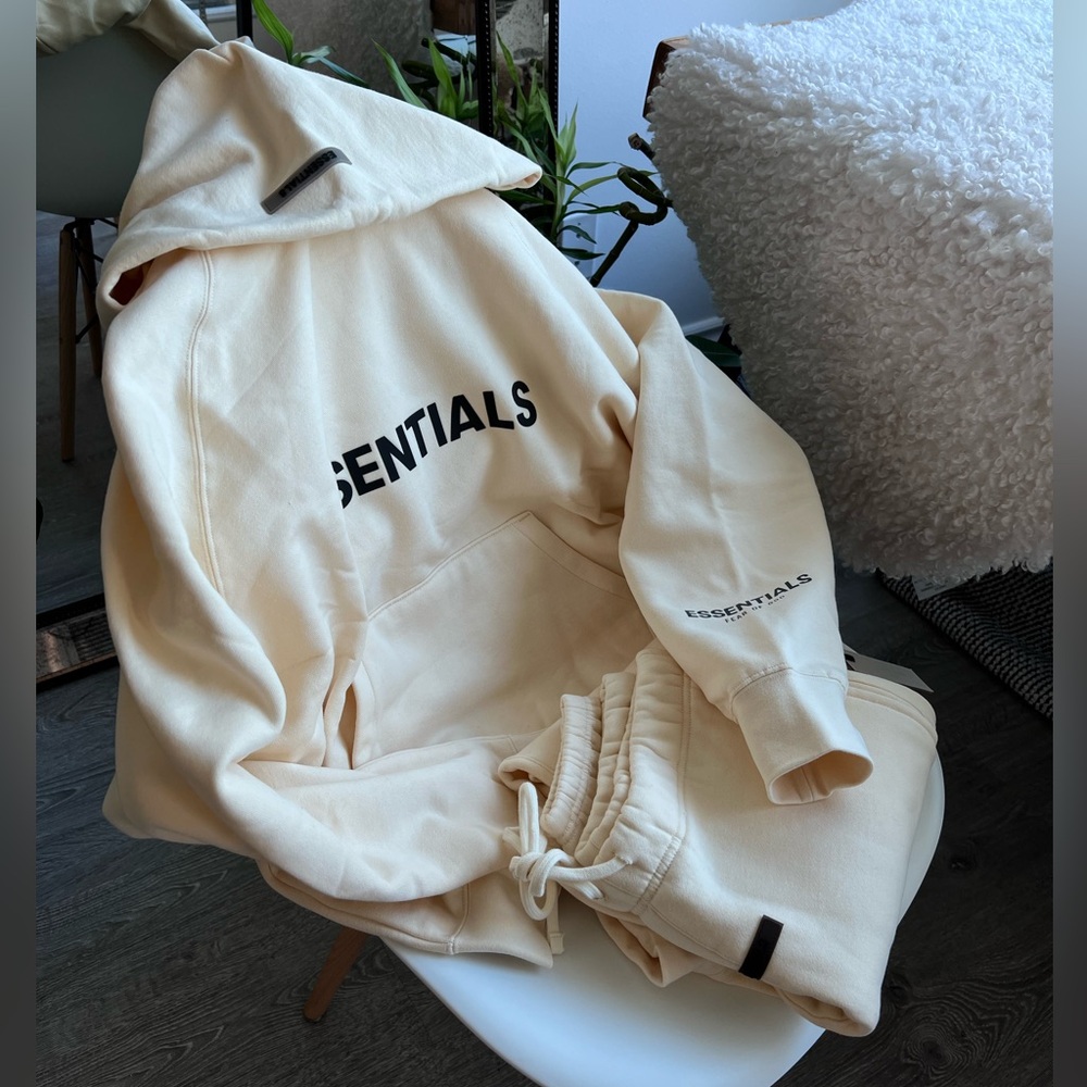 ☁️Authentic Fear of God Essentials Cream Hoodie & Pants Suit